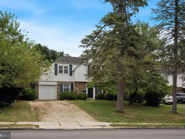 94 E Pennsylvania Ave, Oreland, PA 19075