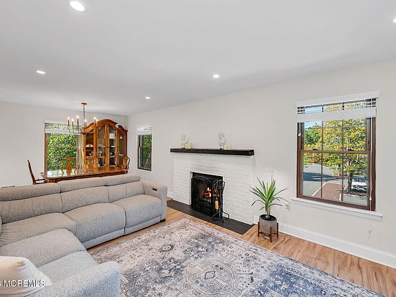 5th image of 417 Wellington Place