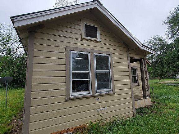 3rd image of 405 W Davilla Ave
