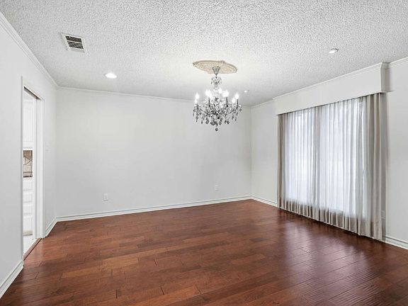3rd image of 4215 95th St