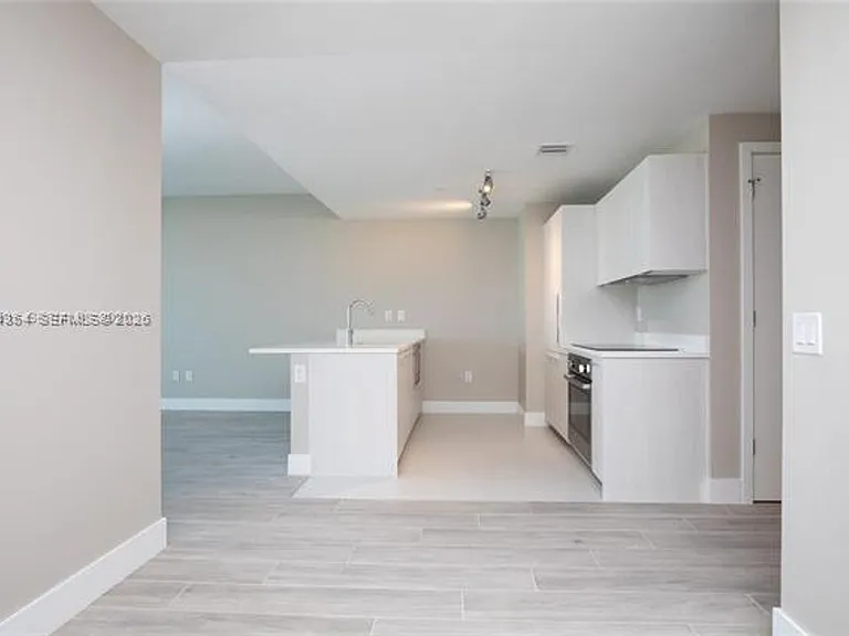 501 NE 31st St #3910 — Photo 10