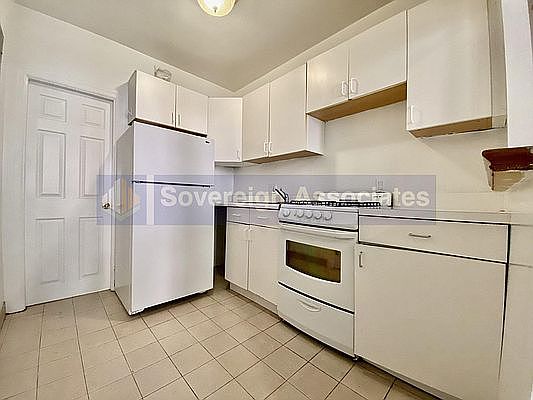 5th image of 302 W 107th St #1A1