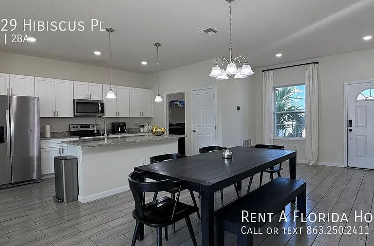 2129 Hibiscus Pl — Photo 2