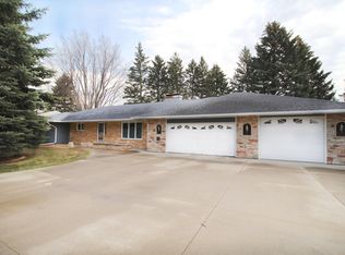 1130 Skyline Dr, Watertown, SD 57201