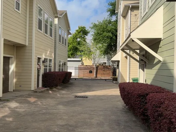 1828 Fletcher St, Houston, TX 77009