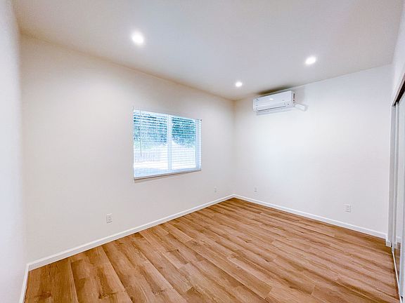 5th image of 225 Mortimer Ln #B