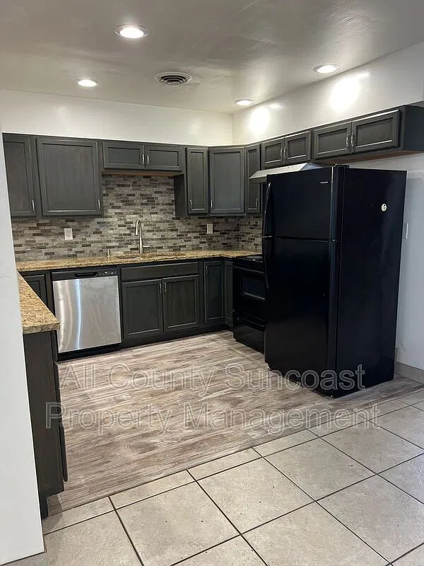 4 bed, 2.0 bath, $2,295 — Photo 4