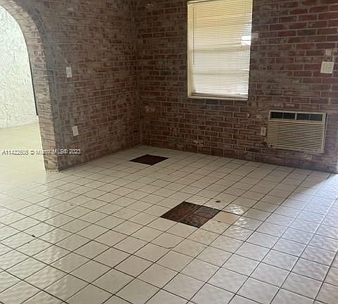 4th image of 2471 NW 18th Ct