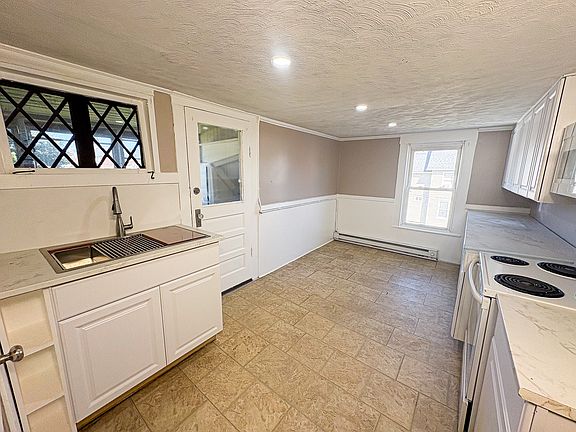 3rd image of 36-38 Chapel St #36B