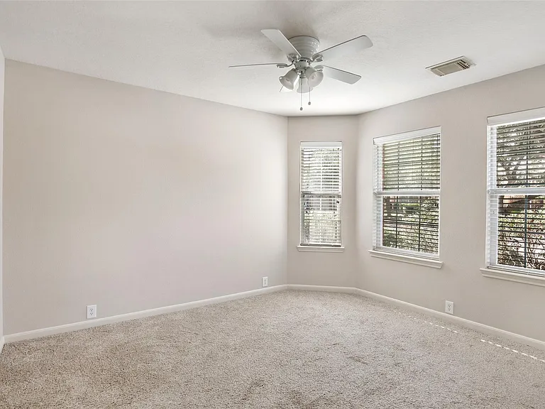 2822 Foster Hill Dr — Photo 6