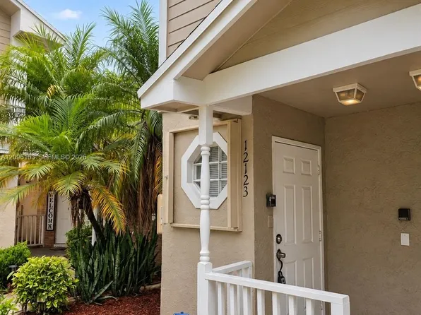 12123 NW 36th Pl #2U, Fort Lauderdale, FL 33323