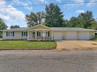1452 E 8th St, Washington, MO 63090