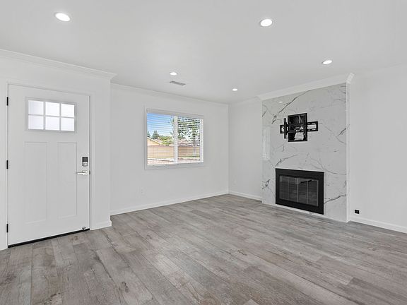 4th image of 1818 E Turin Ave