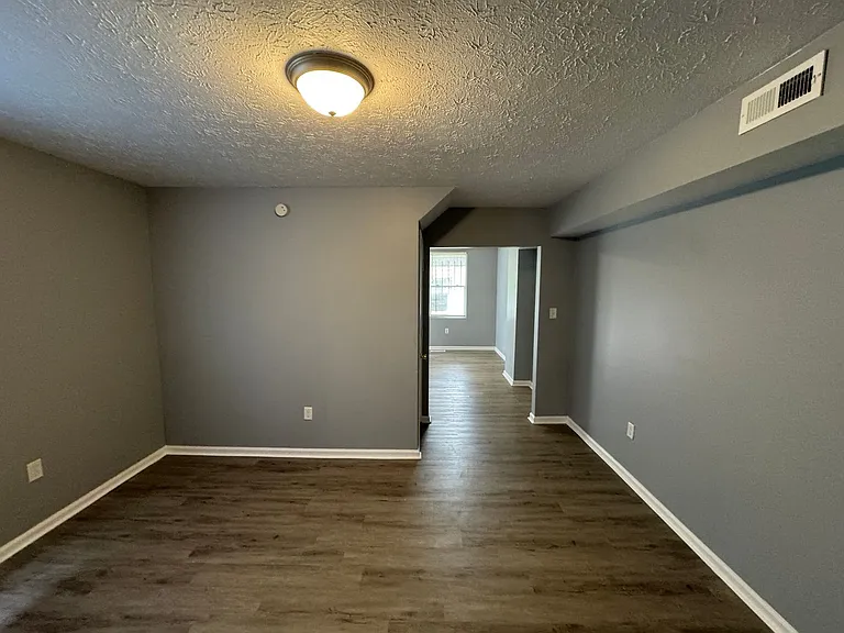 1122 S Sheffield Ave — Photo 9