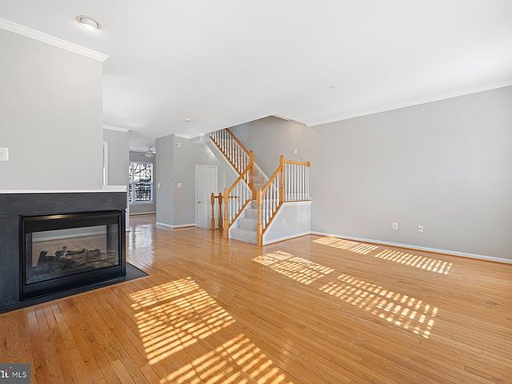 3rd image of 9702 Washingtonian Blvd