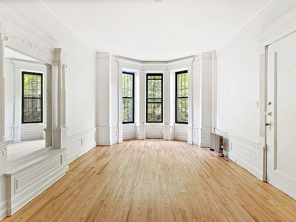 3rd image of 210 Jefferson Ave