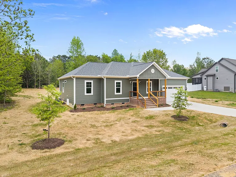 55 Leisure Ln — Photo 2
