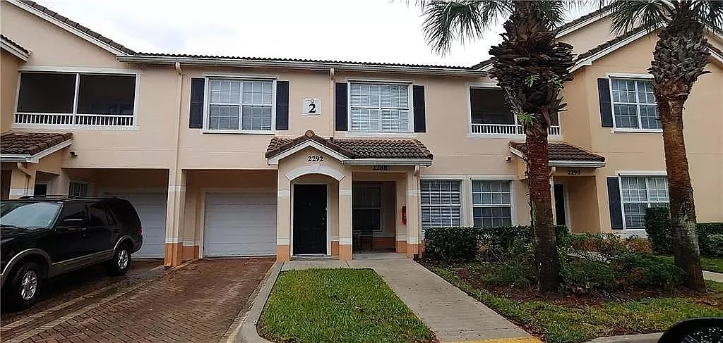 2 bed, 1170 sqft, $1,900 — Photo 3