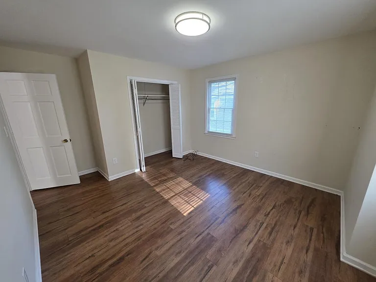 212 Stratford Dr — Photo 10