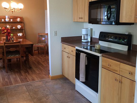 4th image of 2948 Lampman Dr