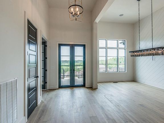 3rd image of 1100 Lusitano Ct