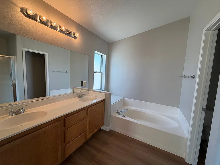 2139 Meadow Green Ave — Photo 21