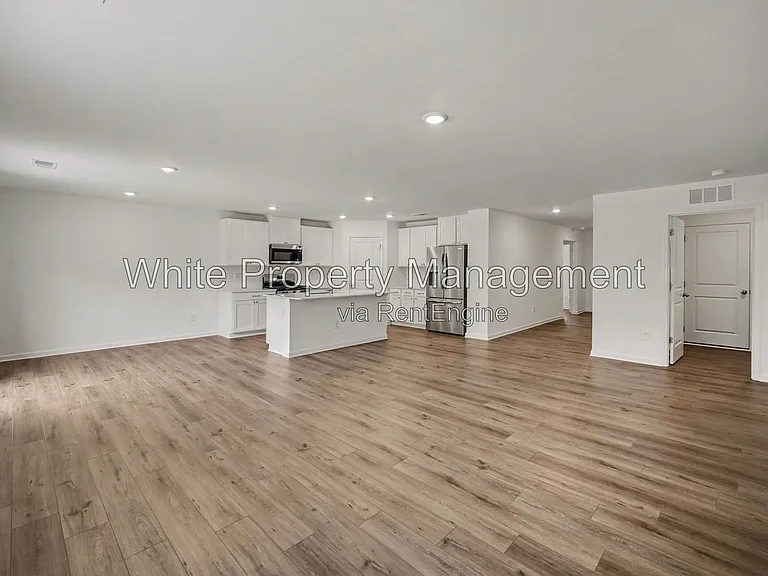 319 W 18th St — Photo 4