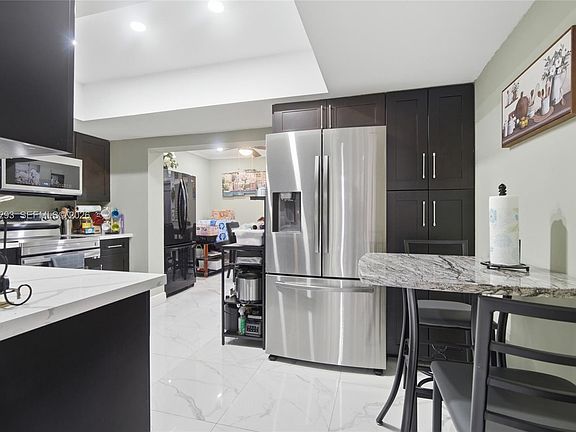 5th image of 5460 SW 36th St