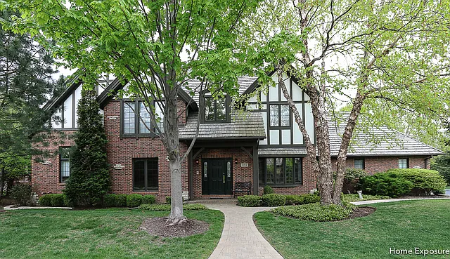402 Kenmare Dr photo 1