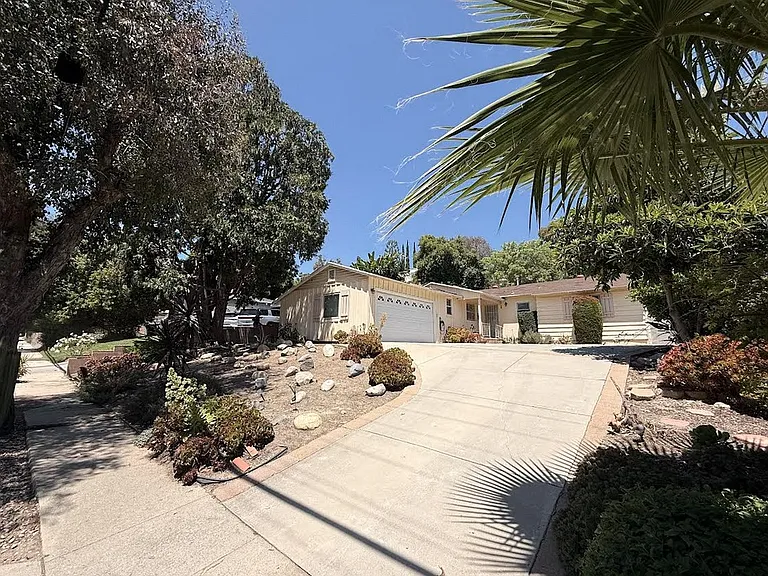 22211 Buena Ventura St — Photo 8