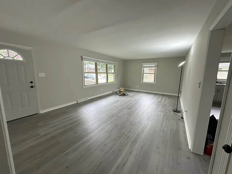 592 Arlington Rd — Photo 2