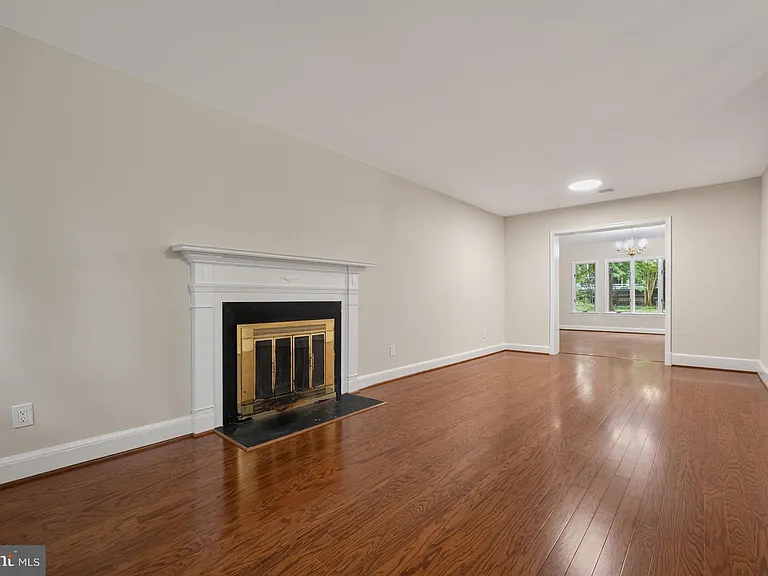 8023 Washington Ave — Photo 5