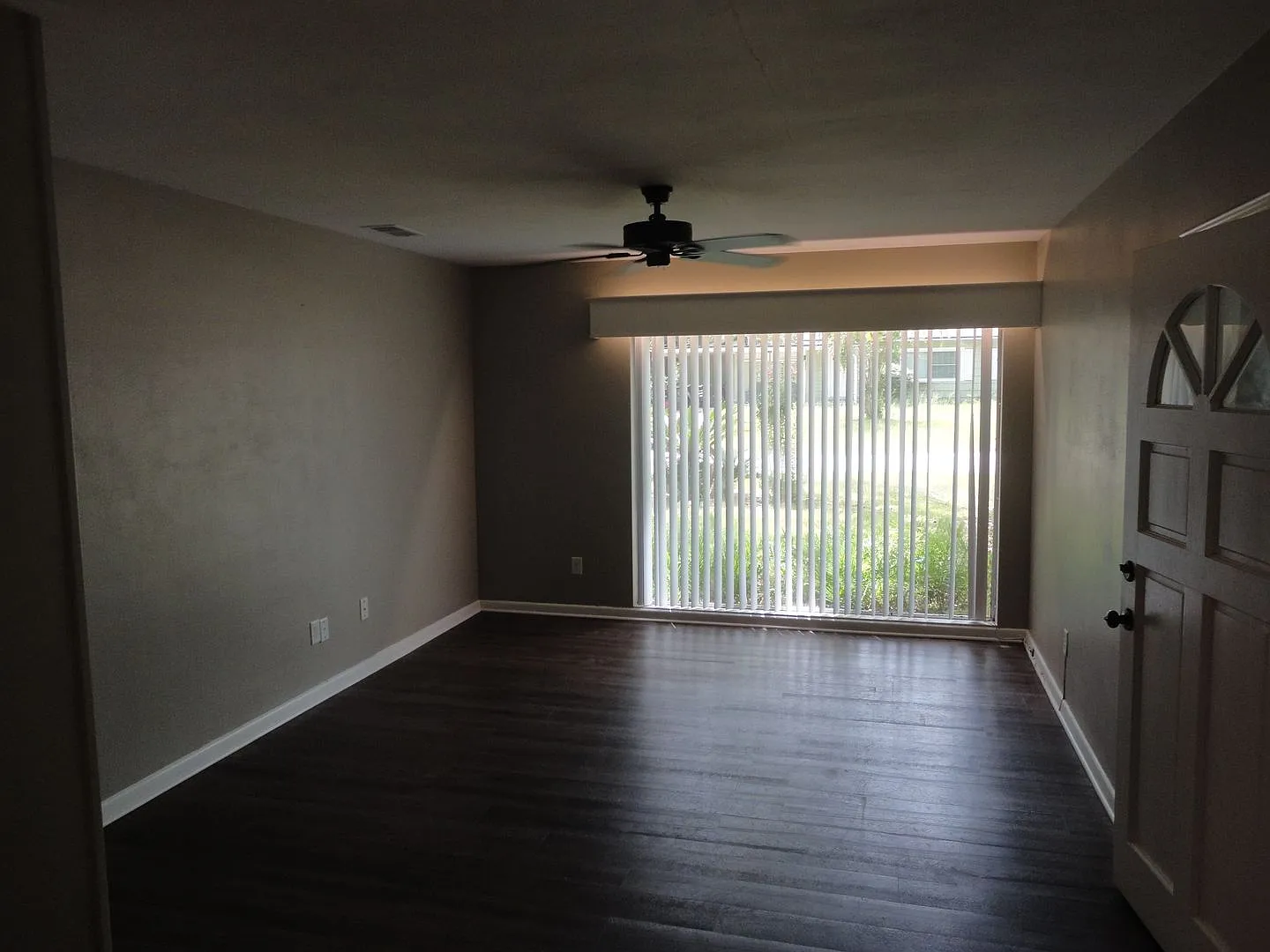 4 Bedroom/2 Bath located in Golf Club Manor — Photo 3