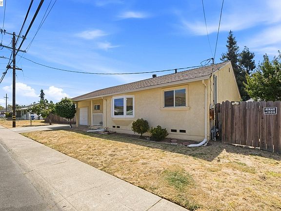 4th image of 32235 Pulaski Dr