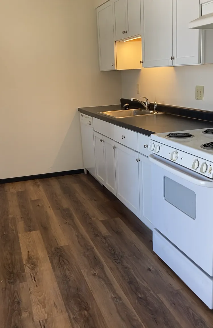 3 bed, $1,140 — Photo 3