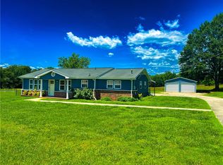 136 W Old Pendleton Rd, Central, SC 29630