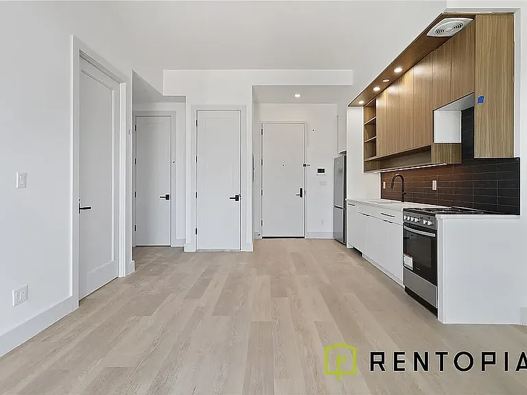 74 N 1st St #6T — Photo 5