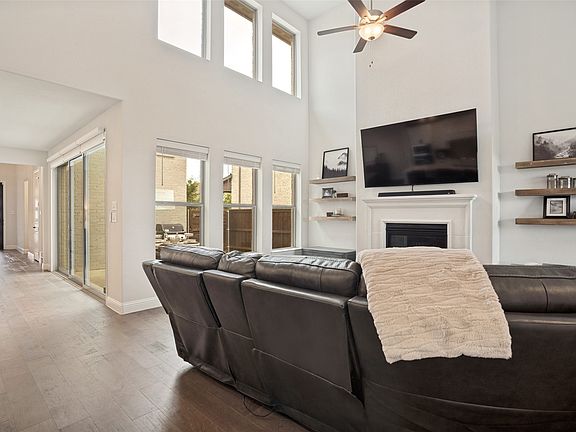 5th image of 2817 Buckthorn Ln