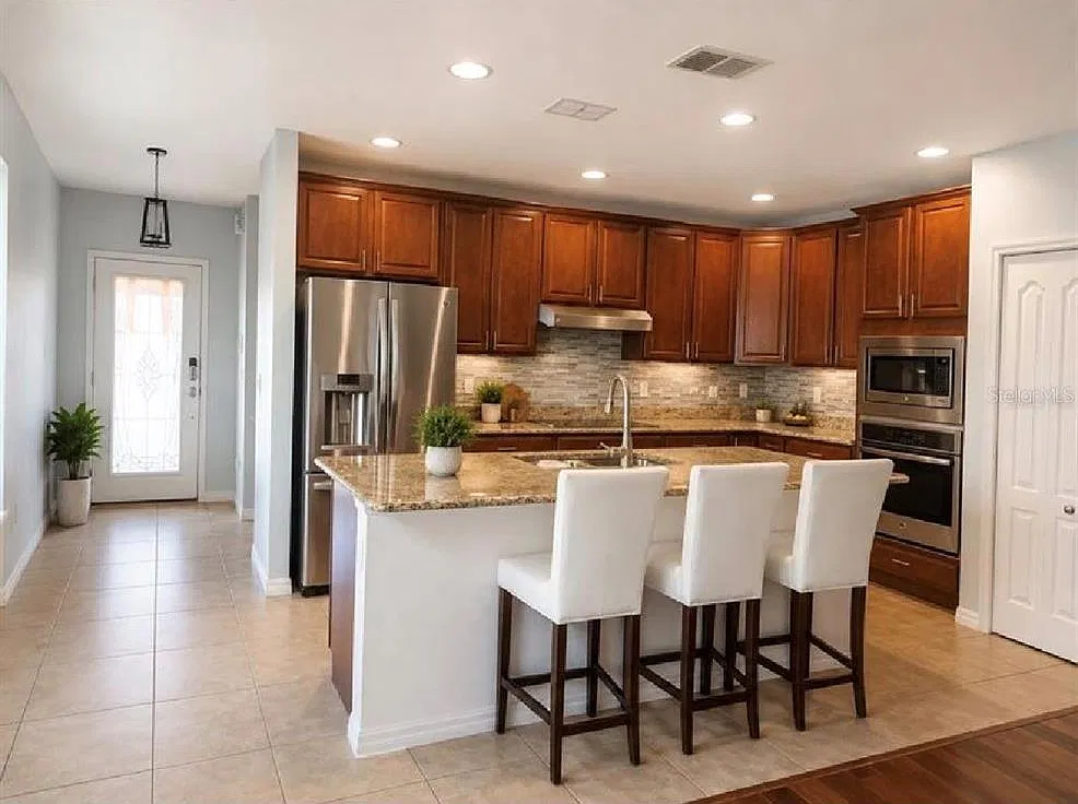 3 bed, 2.0 bath, 1761 sqft, $2,295 — Photo 2