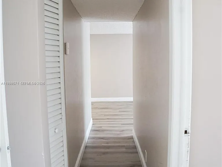 4240 Woodside Dr — Photo 30