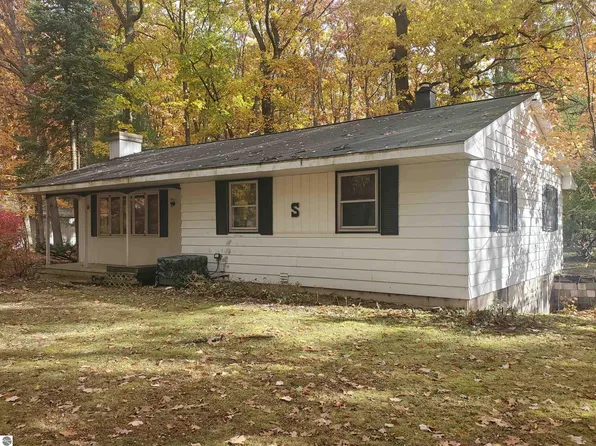 7323 Karlin Rd, Interlochen, MI 49643