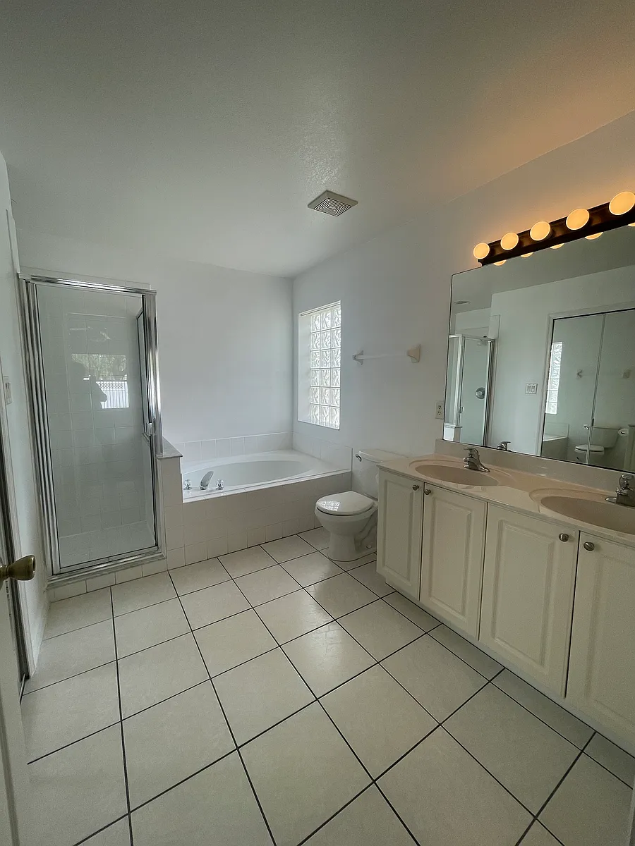 Building Photo - 5589 River Oaks Dr