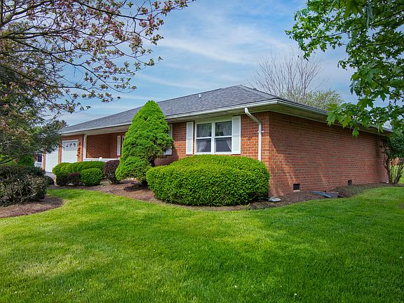 3rd image of 131 Crowfield Cir