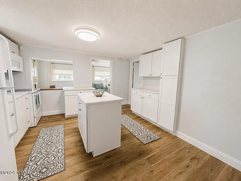 208 El Prado Pl — Photo 9