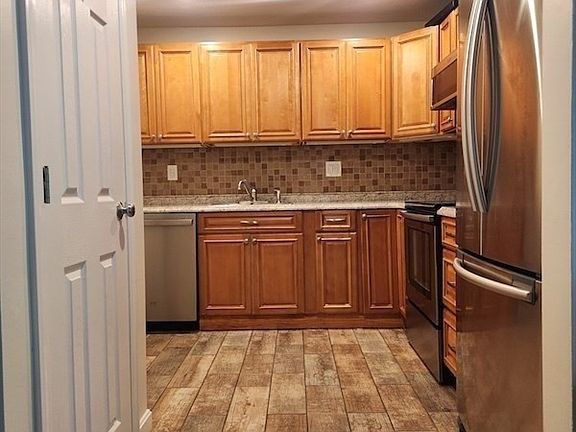 3rd image of 80 Stanton St APT 36