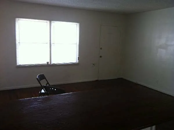 2 bed, 1000 sqft, $2,200 — Photo 3