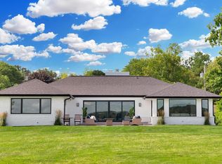 N23W28234 Beach Park Cir, Pewaukee, WI 53072