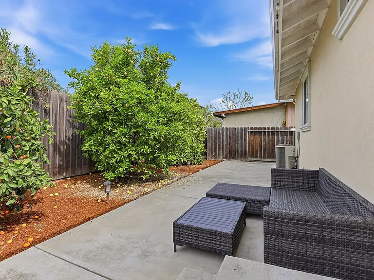 609 Stanford Ave — Photo 101