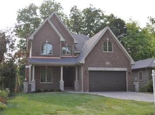 138 Woodstock Ave, Clarendon Hills, IL 60514