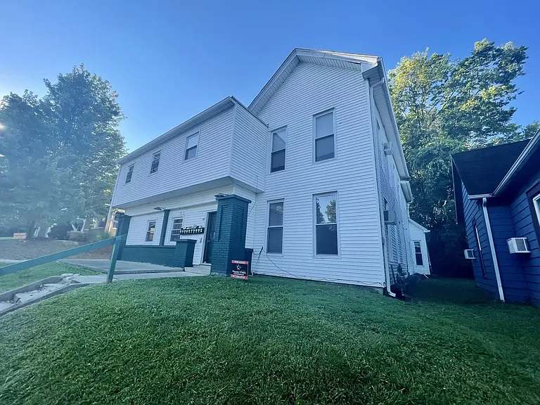 416 E 2nd St — Photo 10